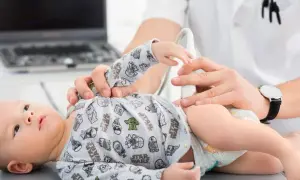 Kiedy z noworodkiem do fizjoterapeuty? Nie ignoruj tych sygnałów