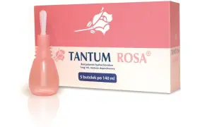 Tantum Rosa po porodzie: różowa buteleczka z aplikatorem i opakowanie z różą. Pomoc w higienie intymnej.