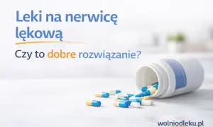 Leki na nerwicę lękową. Czy to dobre rozwiązanie? Kilka kapsułek rozsypanych obok otwartego pojemnika.