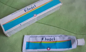 Elugel to żel do stosowania w jamie ustnej, który pomaga w leczeniu stanów zapalnych dziąseł i przyzębia.