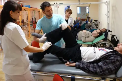 Rehabilitacja dzienna: Złoty środek między domem a szpitalem?