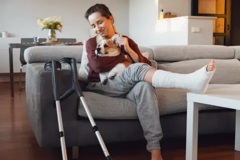 Złamanie pięty: ile trwa rehabilitacja? Poznaj realne etapy