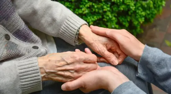 Nowe świadczenia dla opiekunów i seniorów 2024: Jak wybrać?