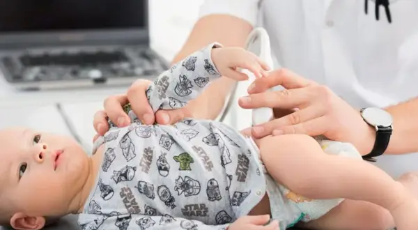 Kiedy z noworodkiem do fizjoterapeuty? Nie ignoruj tych sygnałów