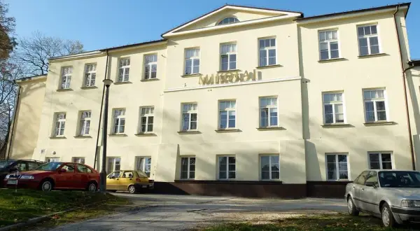 Busko-Zdrój: Sanatorium dla seniora? NFZ, prywatnie, leczenie, ceny