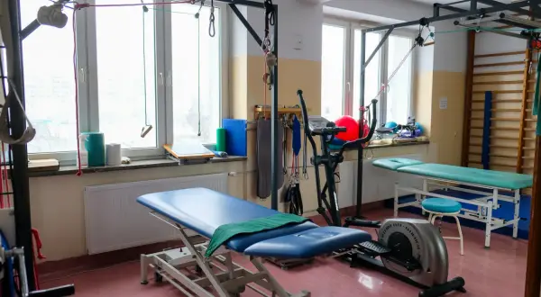 Rehabilitacja NFZ Białystok: Szybki termin? Oto Twoja strategia!