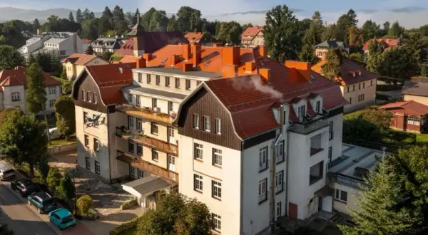 Kudowa-Zdrój: Sanatoria dla seniorów kompleksowy przewodnik (NFZ)