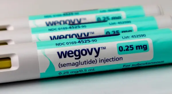 Wegovy wstrzykiwacze. Zwróć uwagę na dawkowanie 0.25 mg, które może być początkiem terapii, a potencjalne wegowi skutki uboczne mogą się pojawić.