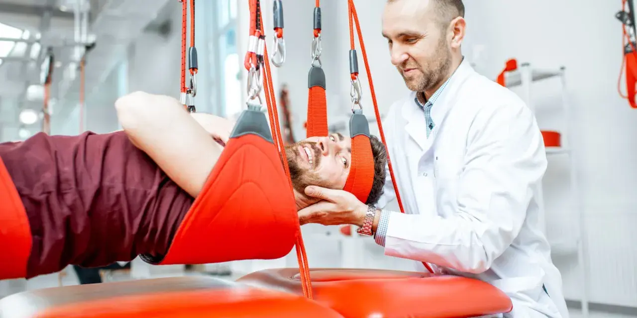 Dyskopatia: Ile trwa rehabilitacja? Poznaj realne ramy czasowe