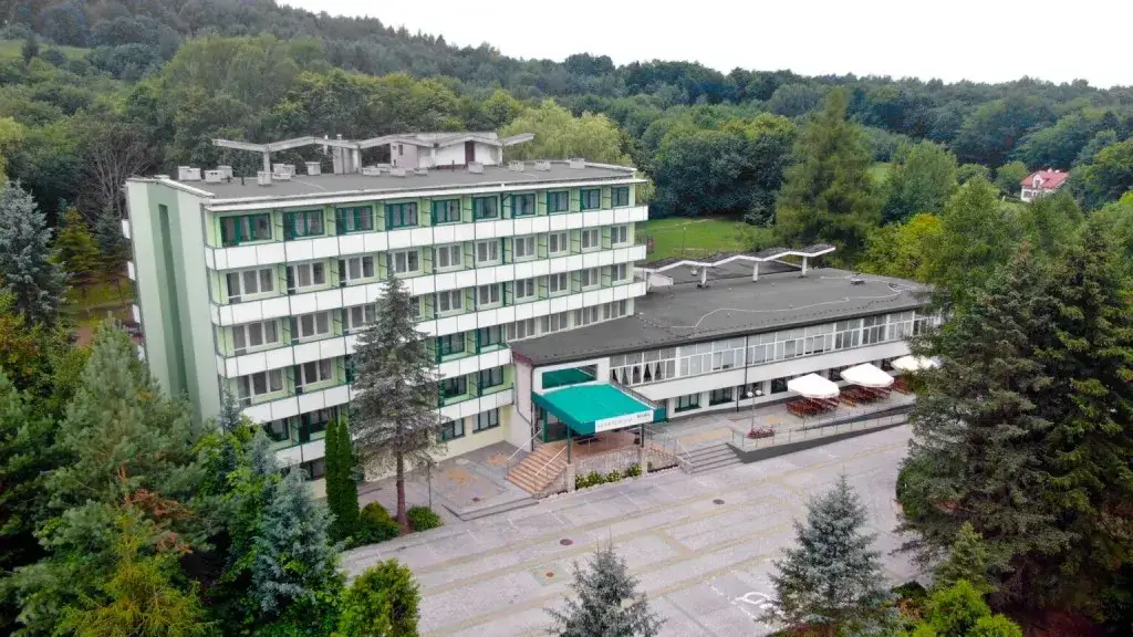 Sanatorium Wisła Iwonicz-Zdr&oacute;j widok z zewnątrz