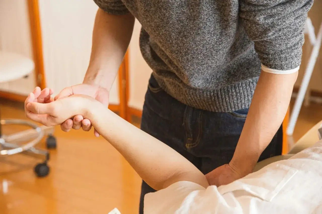 Etapy rehabilitacji po złamaniu ręki grafika