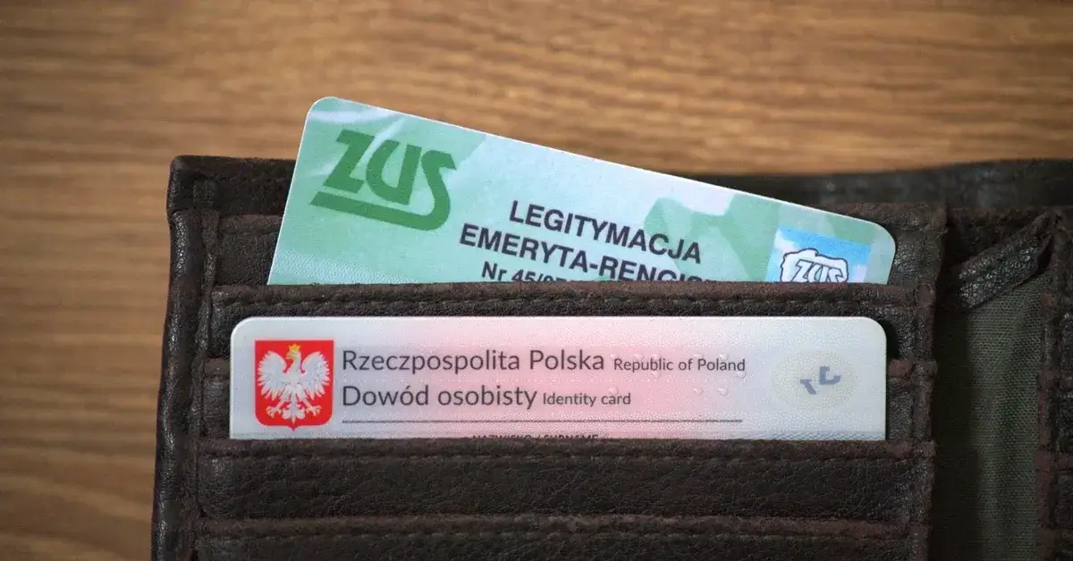 porównanie karty seniora legitymacji emeryta